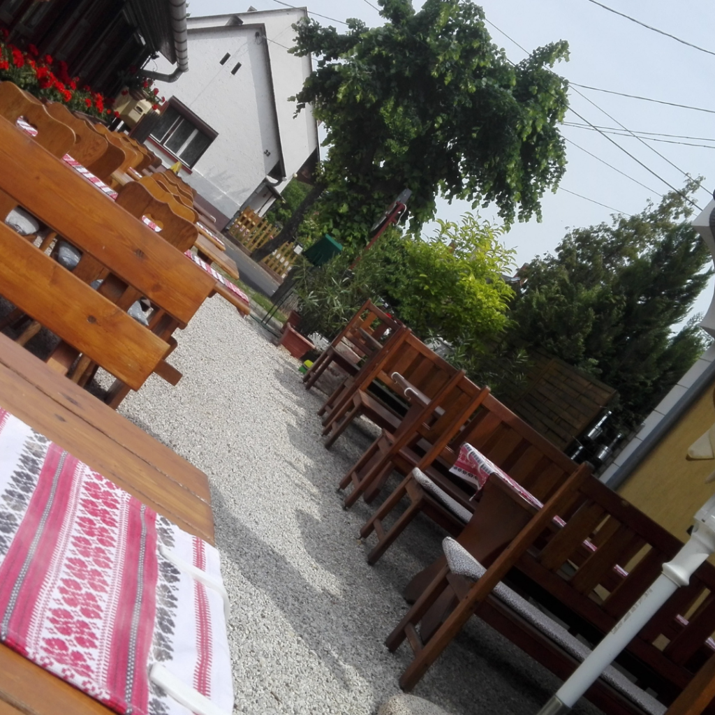 Hatod Kisvendéglő Terasz